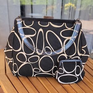 Elegant Black and Cream Hand Bag